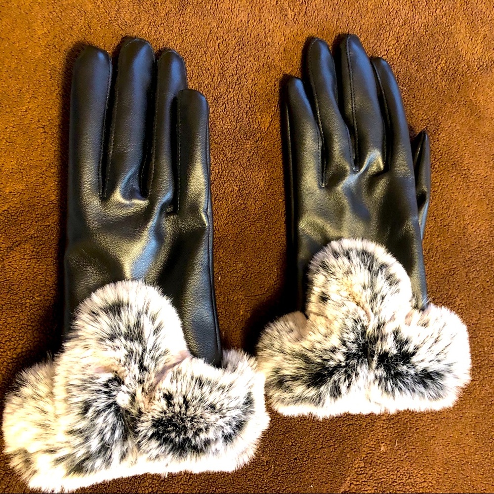 Black leather and fur trim fitted gloves